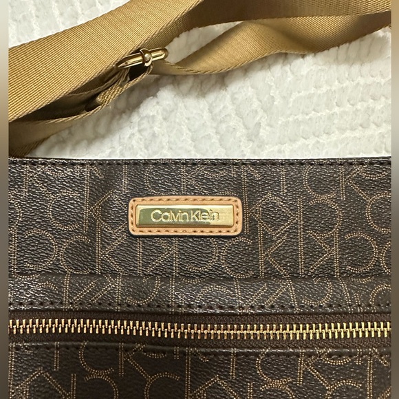 Calvin Klein Brown Logo Crossbody Bag Double Zip Adjustable Strap - Picture 3 of 9